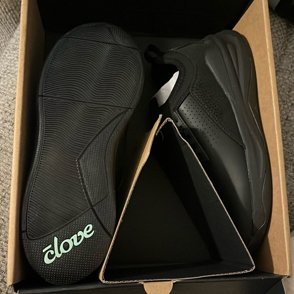 Clove sneakers